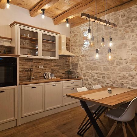 Apartments Dalmatian Stone House Turanj Exterior foto