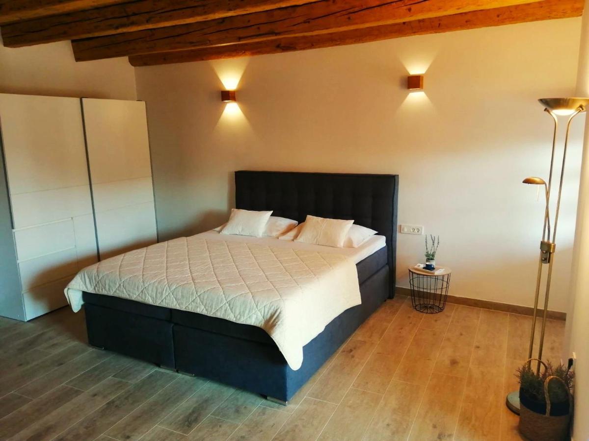 Apartments Dalmatian Stone House Turanj Exterior foto