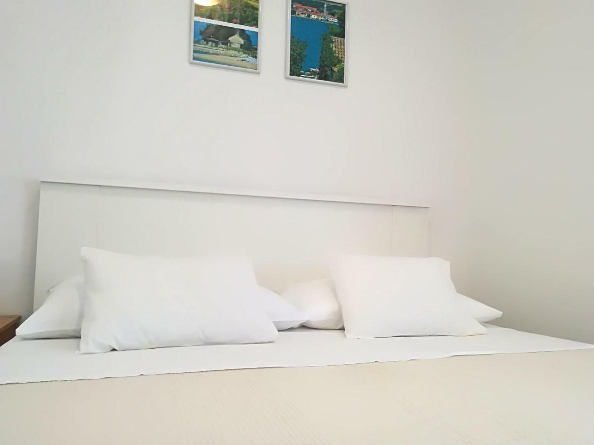 Apartments Dalmatian Stone House Turanj Exterior foto