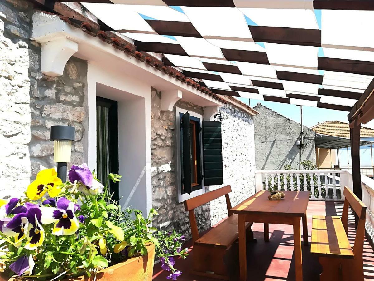 Apartments Dalmatian Stone House Turanj Exterior foto